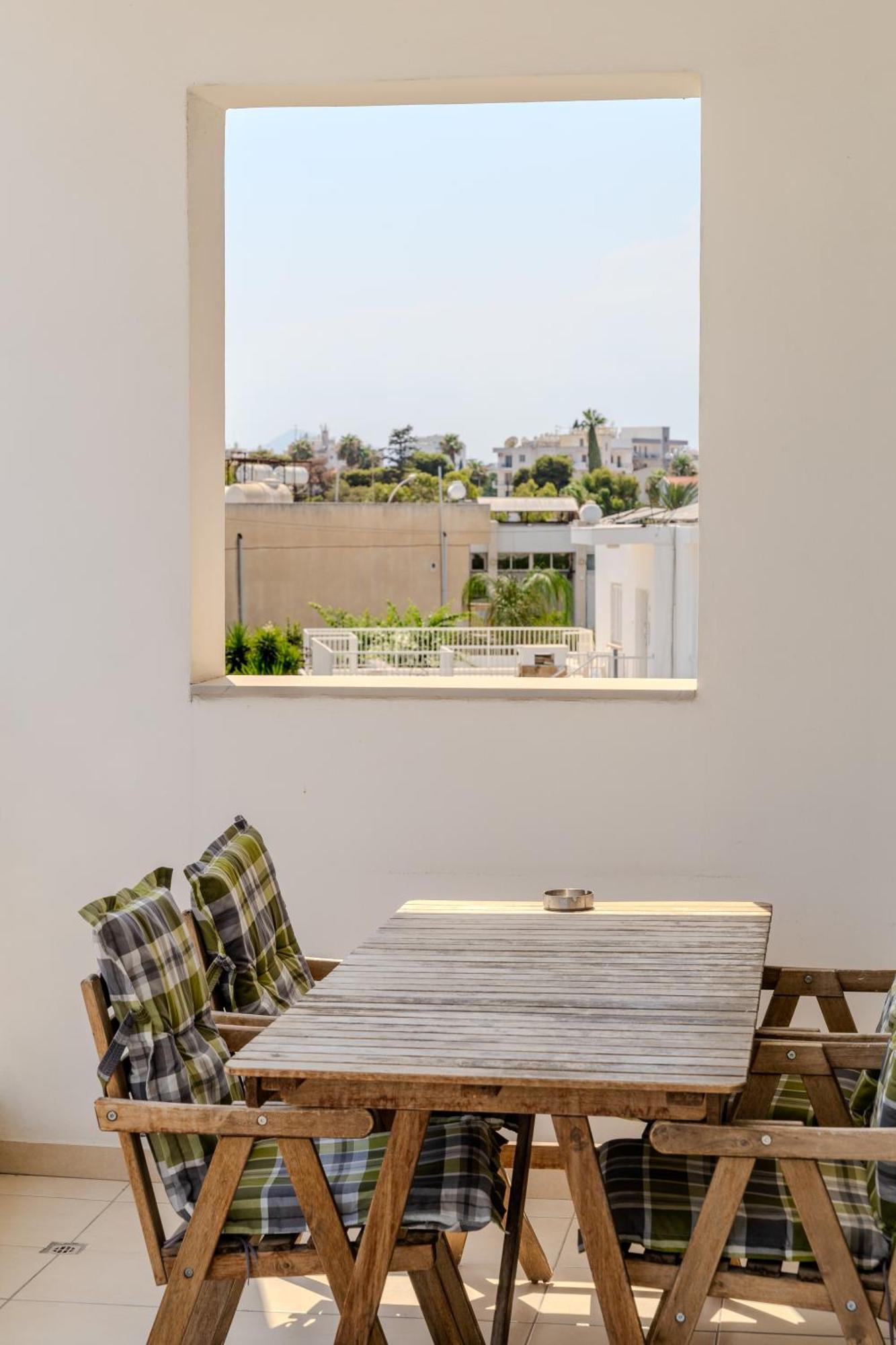 Ferienwohnung Blue Dawn Center Flat Larnaka Exterior foto